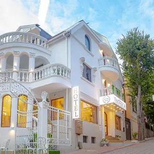 Hotel Imperia, Warna